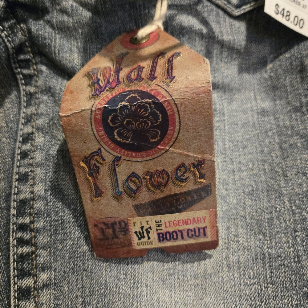 Women's Wall Flower Blue Jeans with Belt - Picture 4 of 7